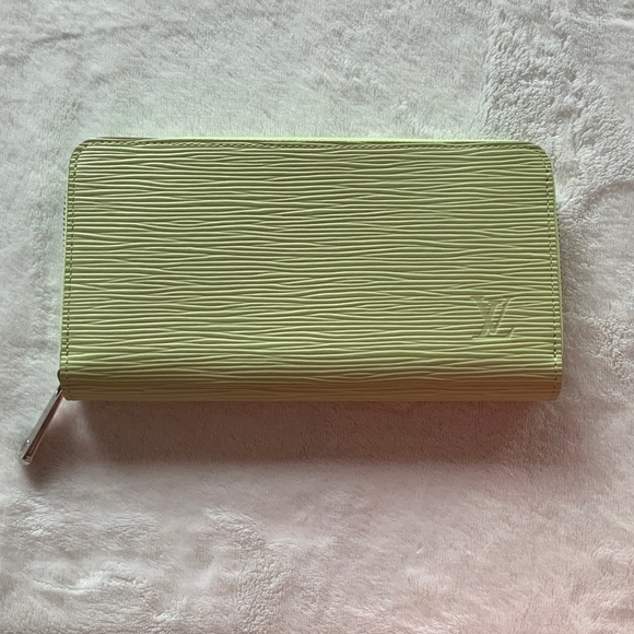 NEW Louis Vuitton Epi Zippy Wallet Vert Noto - M61863 🇯🇵 Japanese Exclusive - Picture 1 of 14
